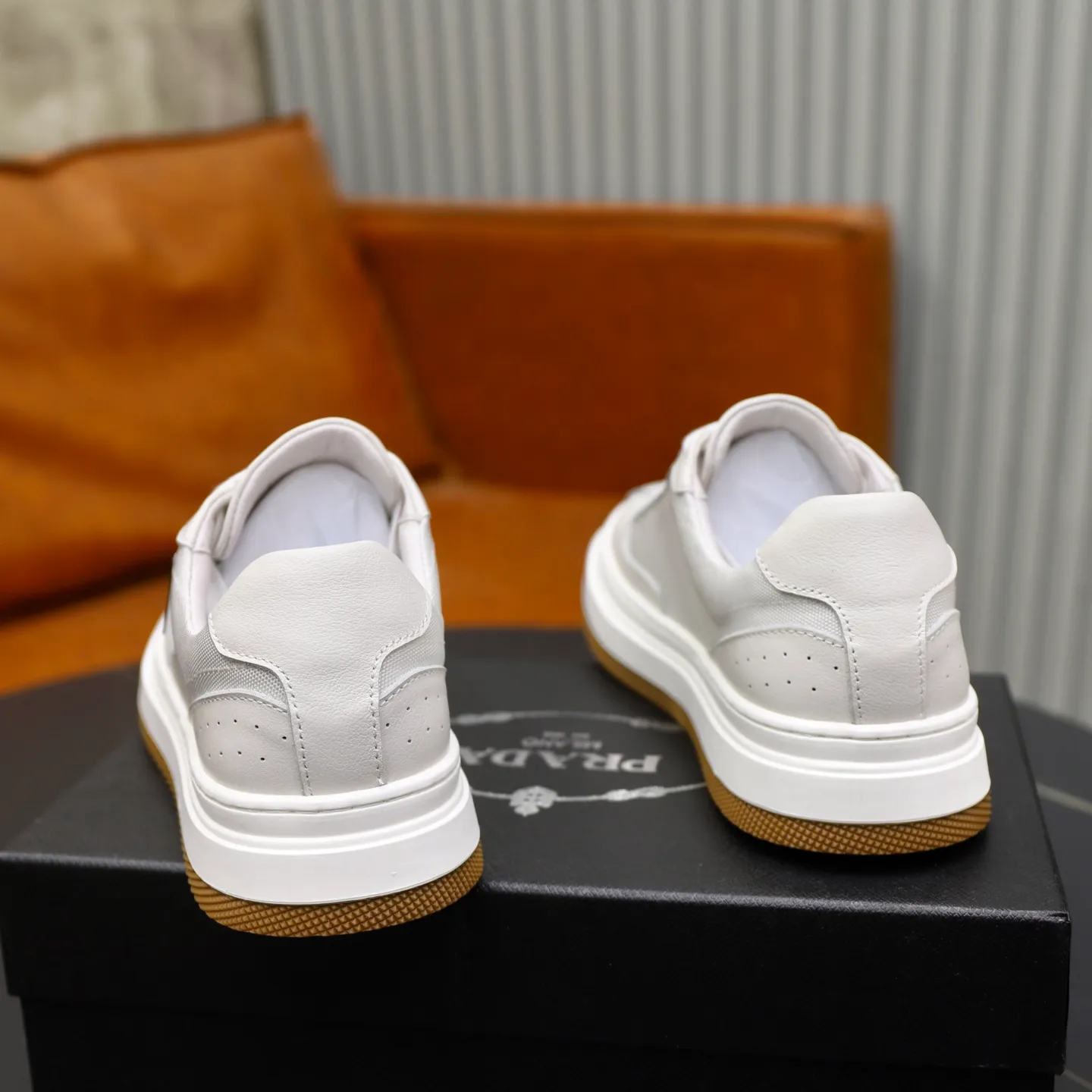 Ex-factory price: 440💰🙅‍♂️🙅‍♂️🙅‍♂️ Brand: PRADA Standard code: 38–44 (45 can be customized) Grade: Same as the official website Material: Original cowhide fabric Comfortable pigskin lining Lightweight wear-resistant outsole Style category: Men's fashionable casual shoes and boots Running sports shoes Distinguished luxury brand elements Top luxury Color: actual picture color